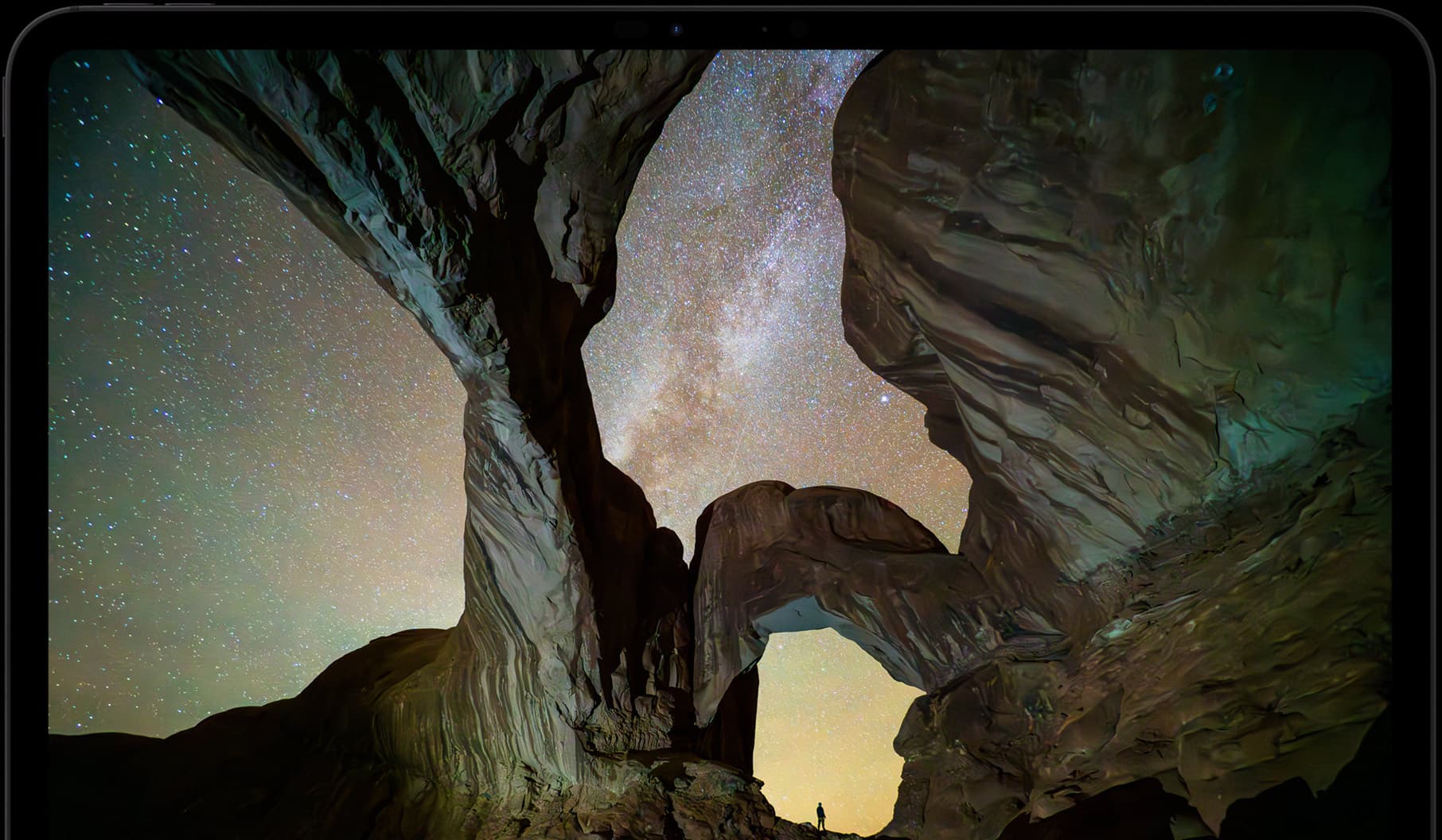 Ultra Retina XDR. Two OLEDs, one stunning picture.